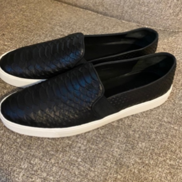 VINCE Berlin Python Embossed Slip-On Sneaker LIKE NEW - Picture 14 of 14